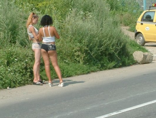 Prostituată prinsă în timp ce făcea sex oral